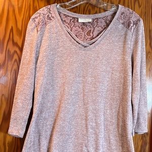 Bobbie Brooks light pink blouse, v-neck and lace in back, L, Polyester/Spandex
